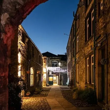 Upside Down In Settle. Stylish, Central And Cosy Exterior photo